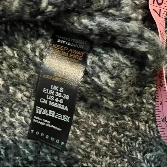 TOPSHOP Women’s Size Small Crop Cable Sweater Mock Gray white Black NWT - Picture 8 of 8